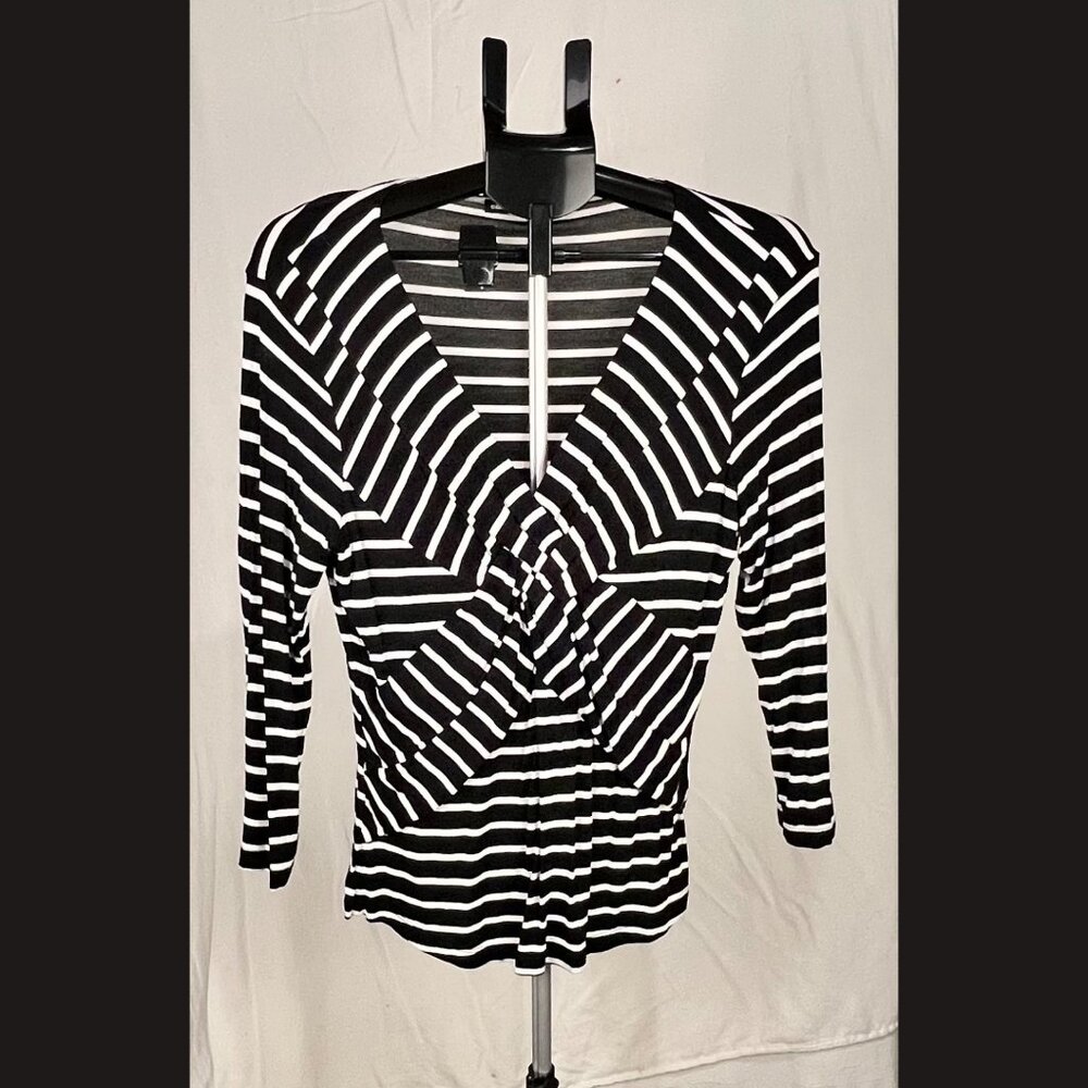 Cable & Gauge Women’s Black & White‎ V-Neck Top Size L Stretch Knit Blouse